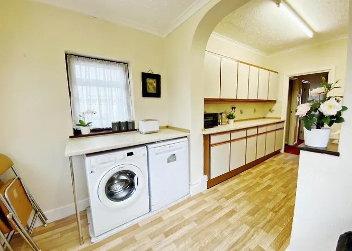 Barking London House Sleeps 12 - Parking - Train Tube - Airport