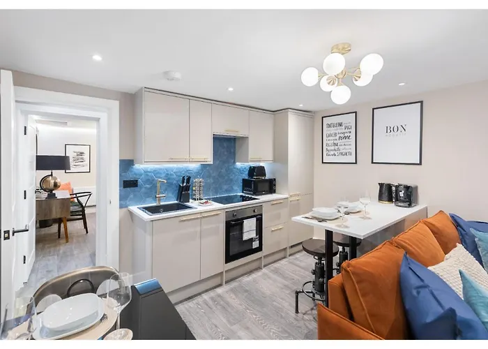 Modern London 3-Bedroom Flat