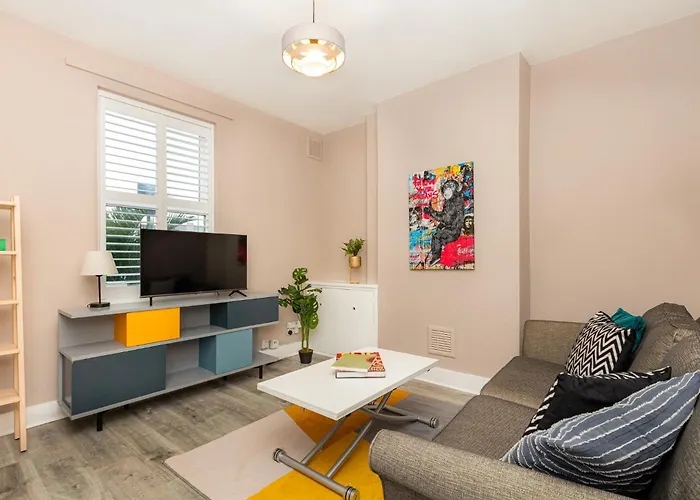 Renovated 3Br Wgarden In Stratford, 1Min To Train