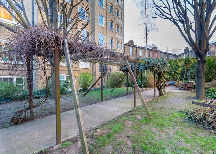 Tastefully Curated Mezzanine Studio Flat Hackney!