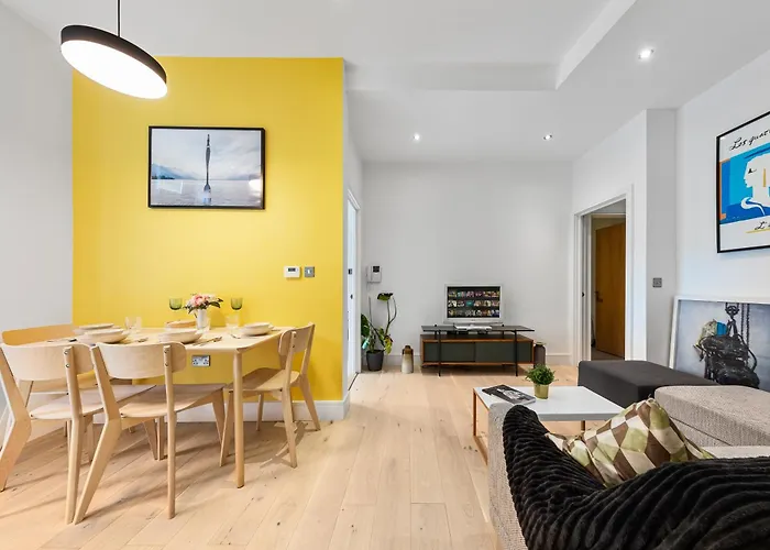 Trendy 2 Bed Flat In Greenwich With Car Parking