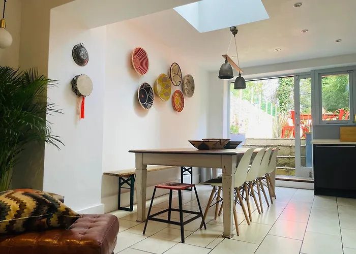 Beautiful London Victorian House, Sleeps 12