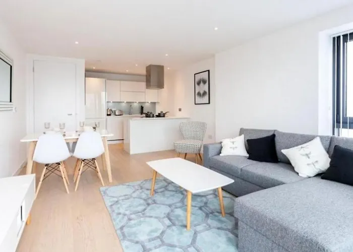 Stunning 2 Bed Apartment - Canary Wharf