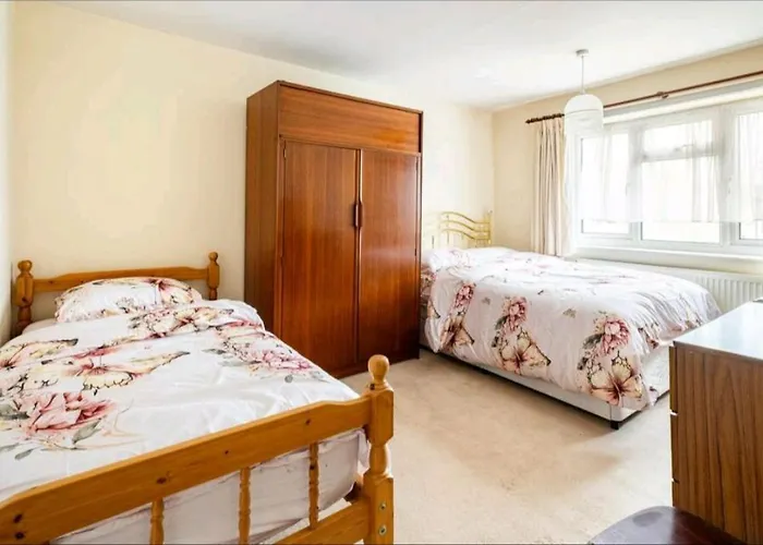 London Stratford Holiday Home
