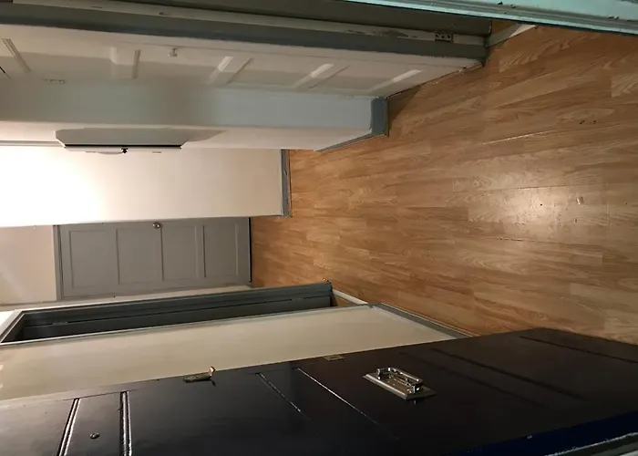 Charming 3-Bed Flat In London
