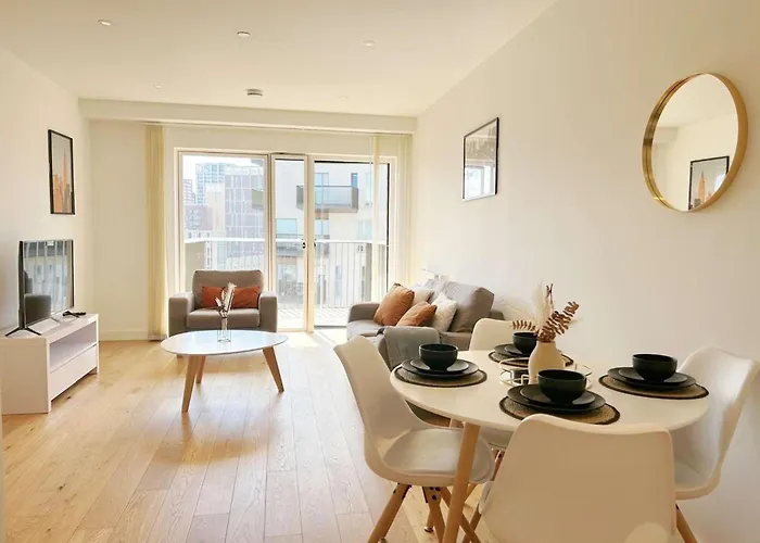 Apartment-Newham-Sleeps2-Balcony-89Ws