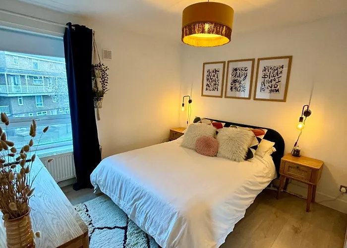 2 Bed, Open Plan, Modernised Flat, Canary Wharf