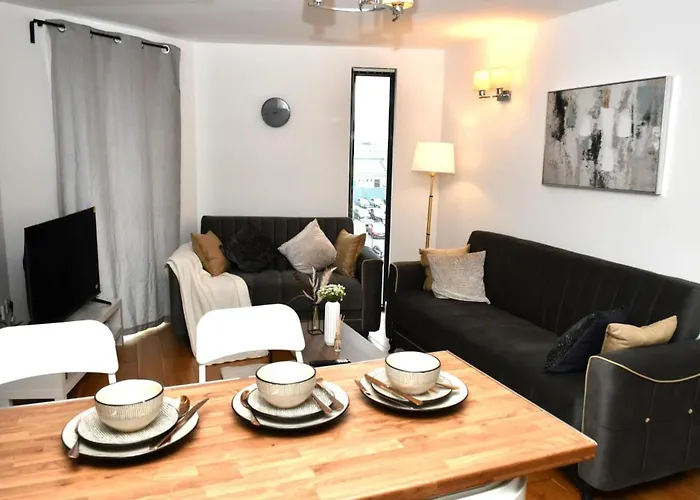 Sleeps 4 - Private Balcony - Wheelchair Accessible