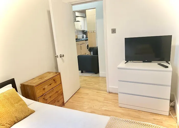 Stepney Green Holiday Apartment
