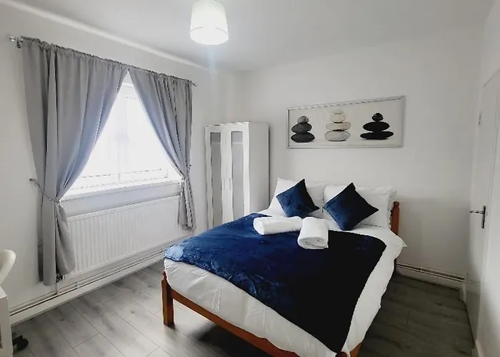 The Aryton Gould House - 2 To 3 Bed Apartment