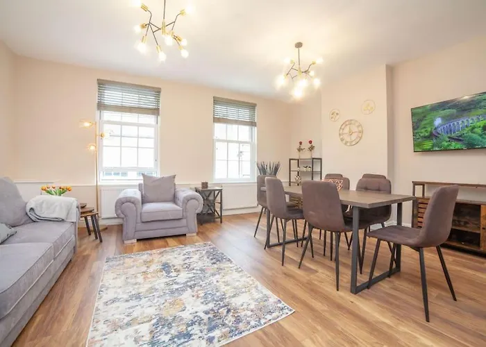 Spacy 3 Bedroom Woolwich Apartment