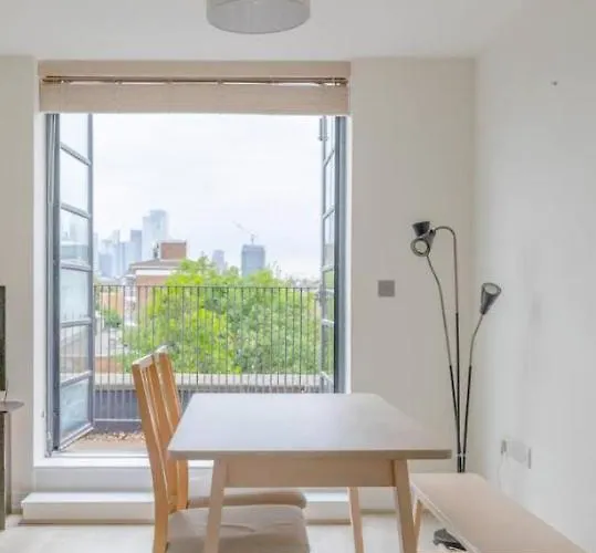 Stunning 1Bed Flat With Balcony - 5 Mins To Station