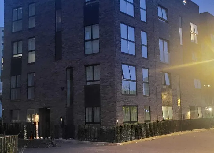 Kayz Lodge- Luxury Ensuite-Private & Shared Accommodation In A New House At The Olympic Village Overlooking Stratford Westfield And Tube Station