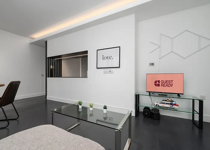 Guestready - Modern Living With Skyline Views