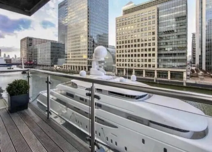 City Waterfront Apartments