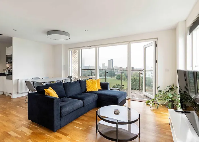 3Br Poplar Apt Views Of Canary Wharf