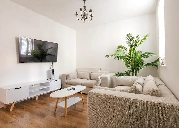 Spacious 3 Bedroom Home With Ps5 And Pool Table Near O2 Arena Canary Wharf And Elizabeth Line To Central London