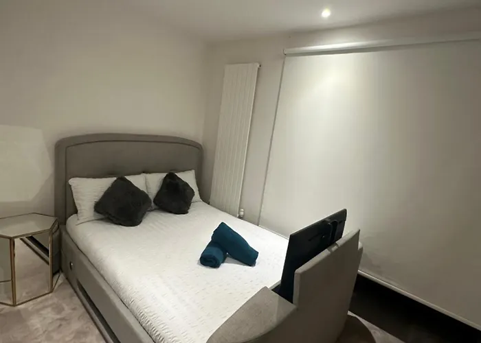 Private Room Private Toilet Excel London City Airport Royal Wharf