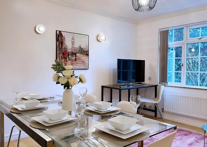 Three Bedroom House Near London Bridge