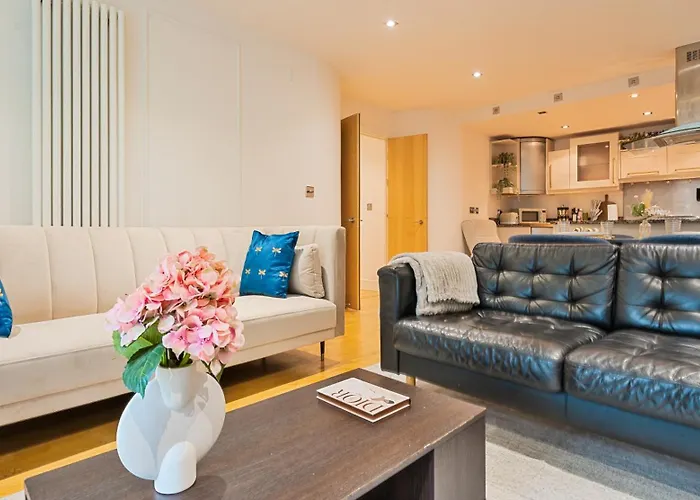 Canary Wharf Balcony & Waterfront 2-Bed, 2-Bath