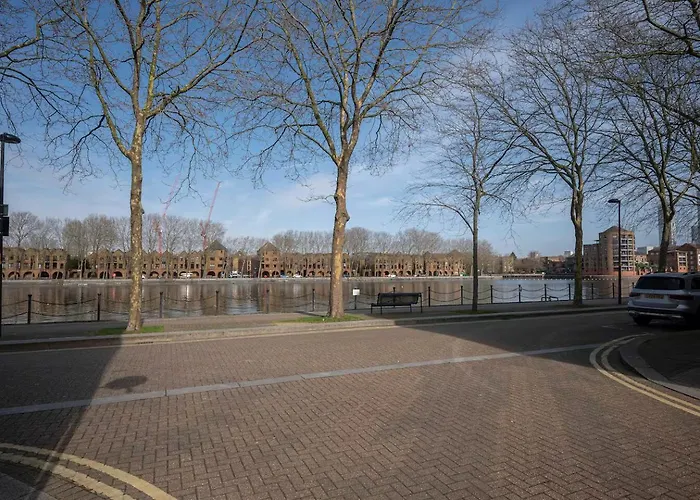 Pass The Keys Waterside House Wcentral London Links And Parking
