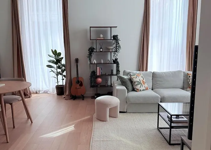 Luxury 1 Bed Riverside Apartment With Sky Lounge