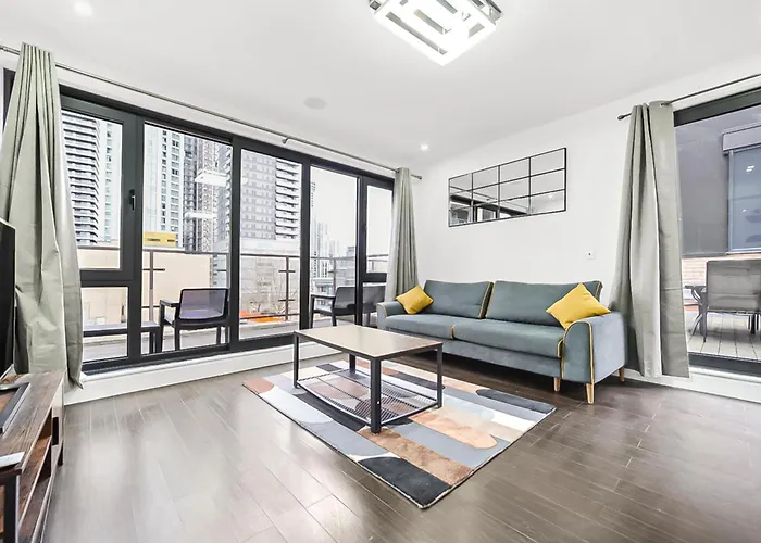 Large 2 Bed With Massive Balcony In Canary Wharf