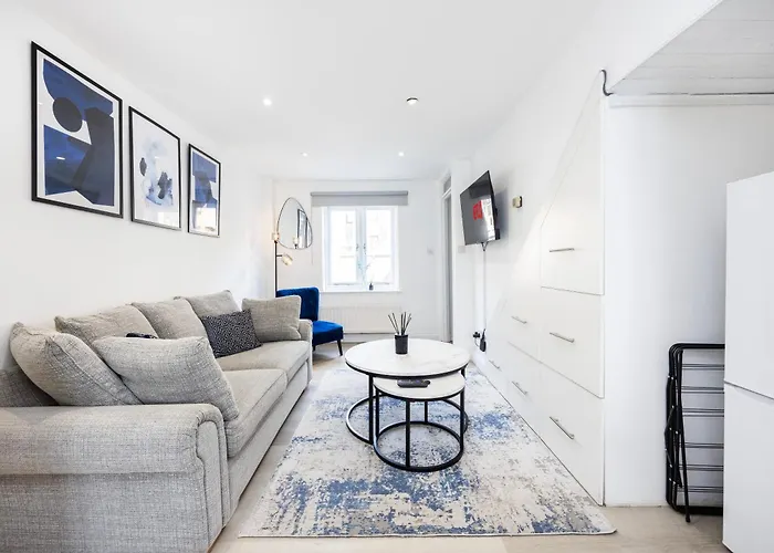 Stylish 2 Bedroom London Home With Garden Free Parking Smart Tvs Close To Thames Riverside And Canary Wharf