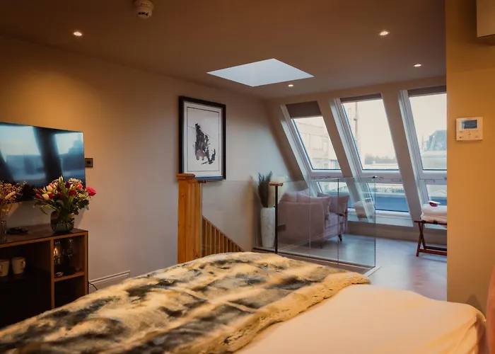 Loft Room With King Size Bed With En Suite Bath