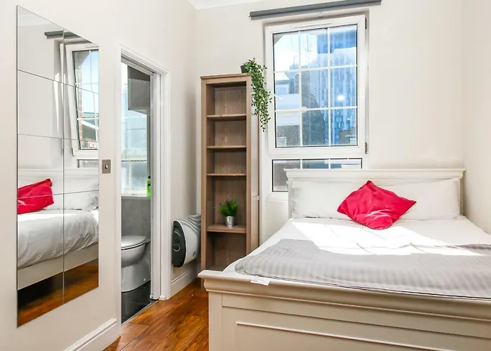 Private en-suite Room @ Liverpool street, Brick Ln