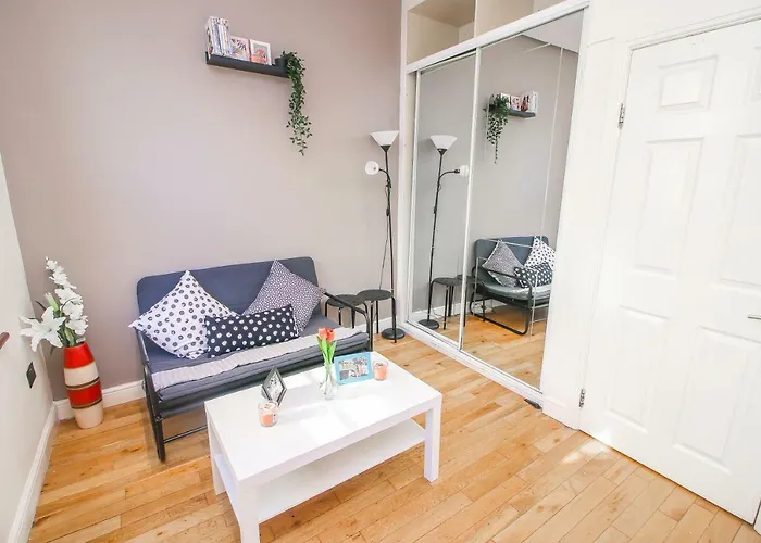 Studio Flat Near Liverpool St & Shoreditch London.