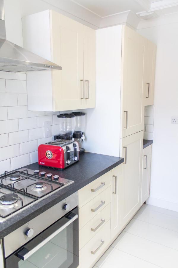 Mansion House With Spacious Close To Excel And Canarywharf Aparthotel London