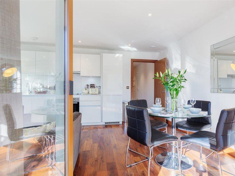 Modern Close To Colombia Road Market Leilighet London