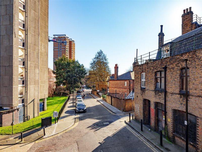 Modern Close To Colombia Road Market *
