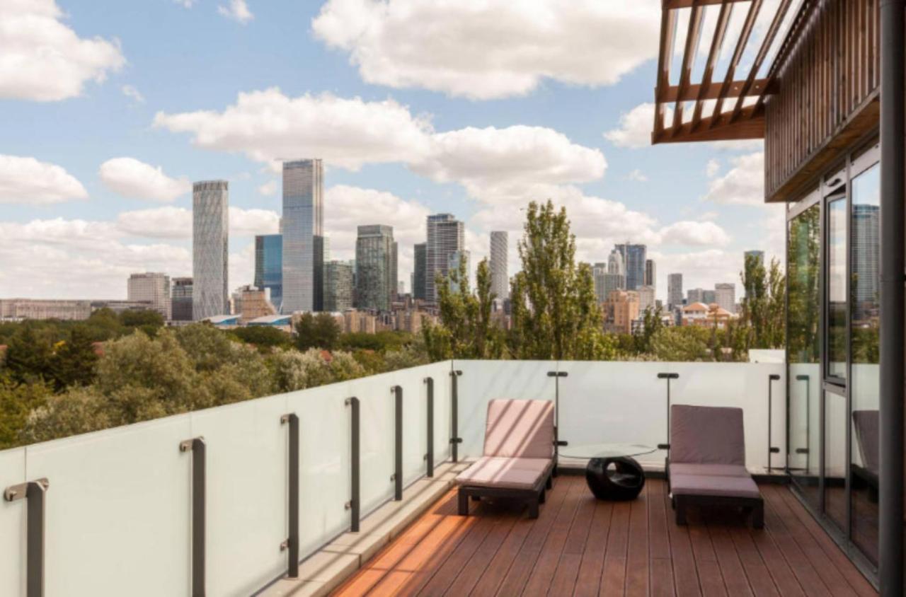 Apartment 2 Bedroom Penthouse In Canada Water With Balcony