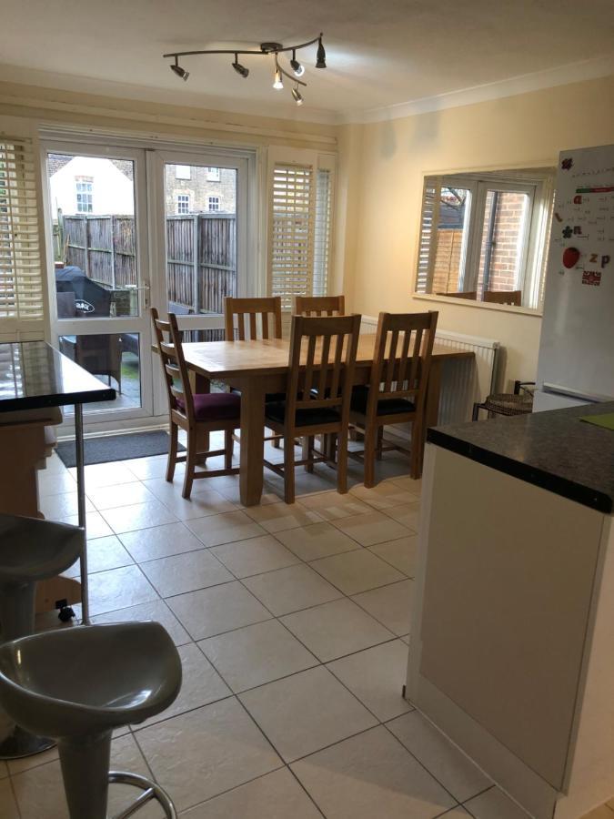 Vakantiehuis Deptfort House - 7 Minutes To Bridge Station Londen