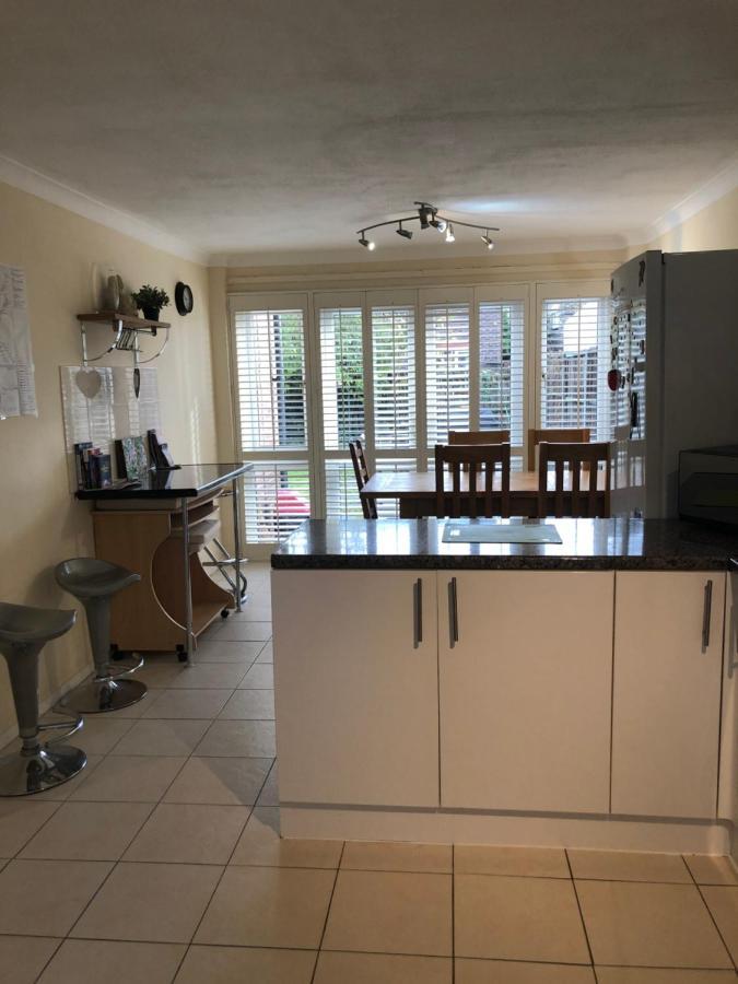 Vakantiehuis Deptfort House - 7 Minutes To Bridge Station Londen