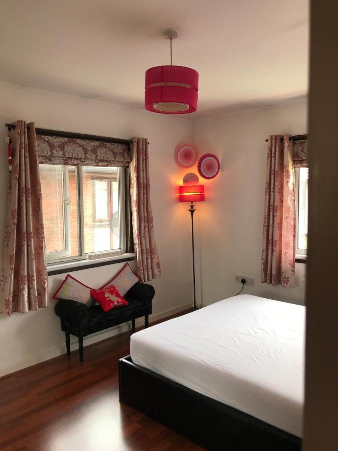 Ferienhaus Spacious House 15min To Canary Wharf/o2/excel/central