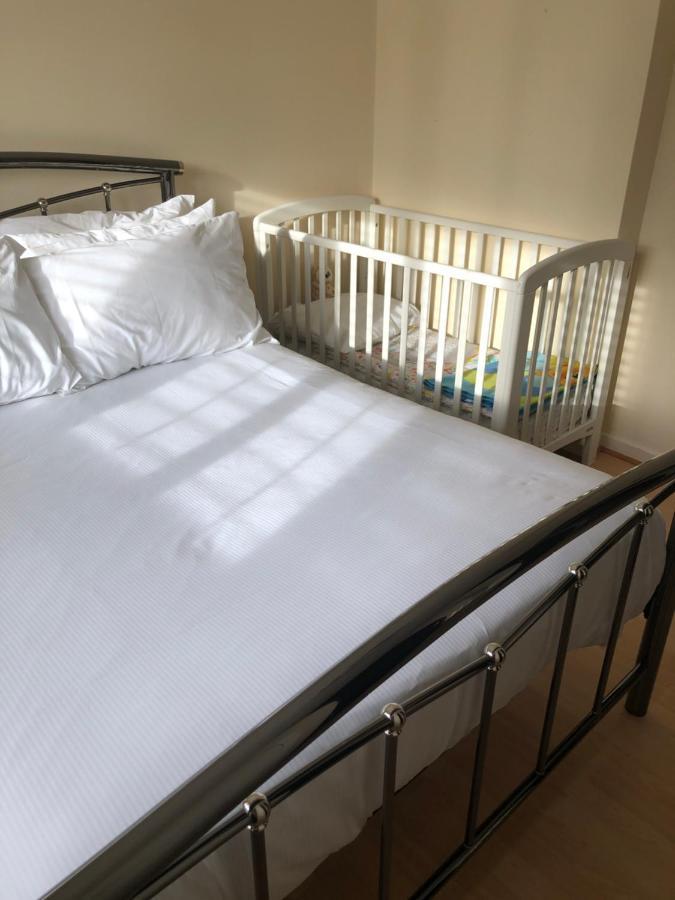 Vakantiehuis Deptfort House - 7 Minutes To Bridge Station Londen