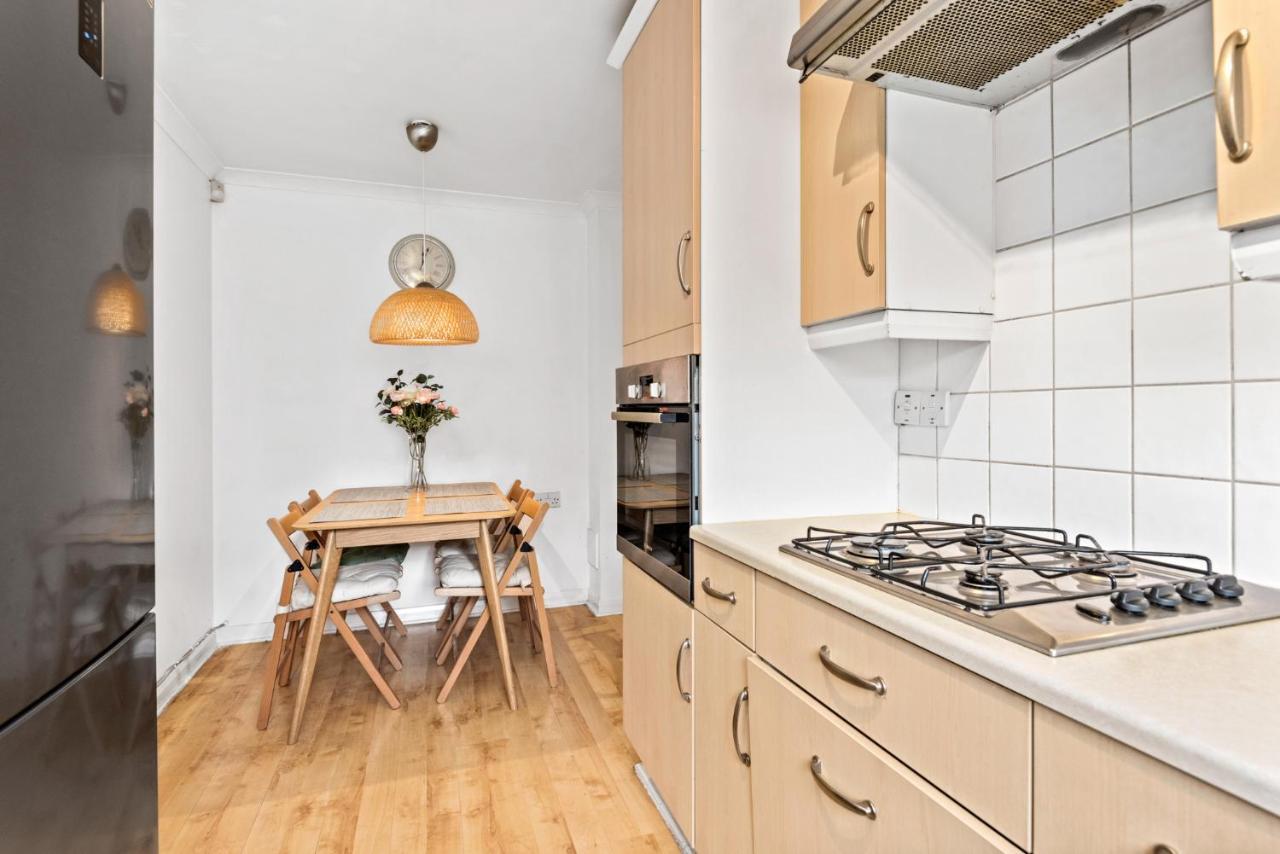 Vakantiehuis Super 2 Bedroom House Near Canary Wharf, O2 Arena & Excel For 5 People Londen