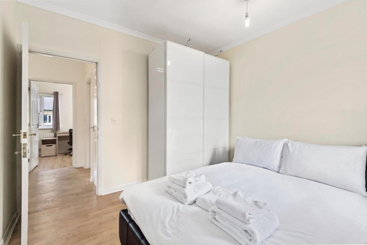 Vakantiehuis Super 2 Bedroom House Near Canary Wharf, O2 Arena & Excel For 5 People Londen