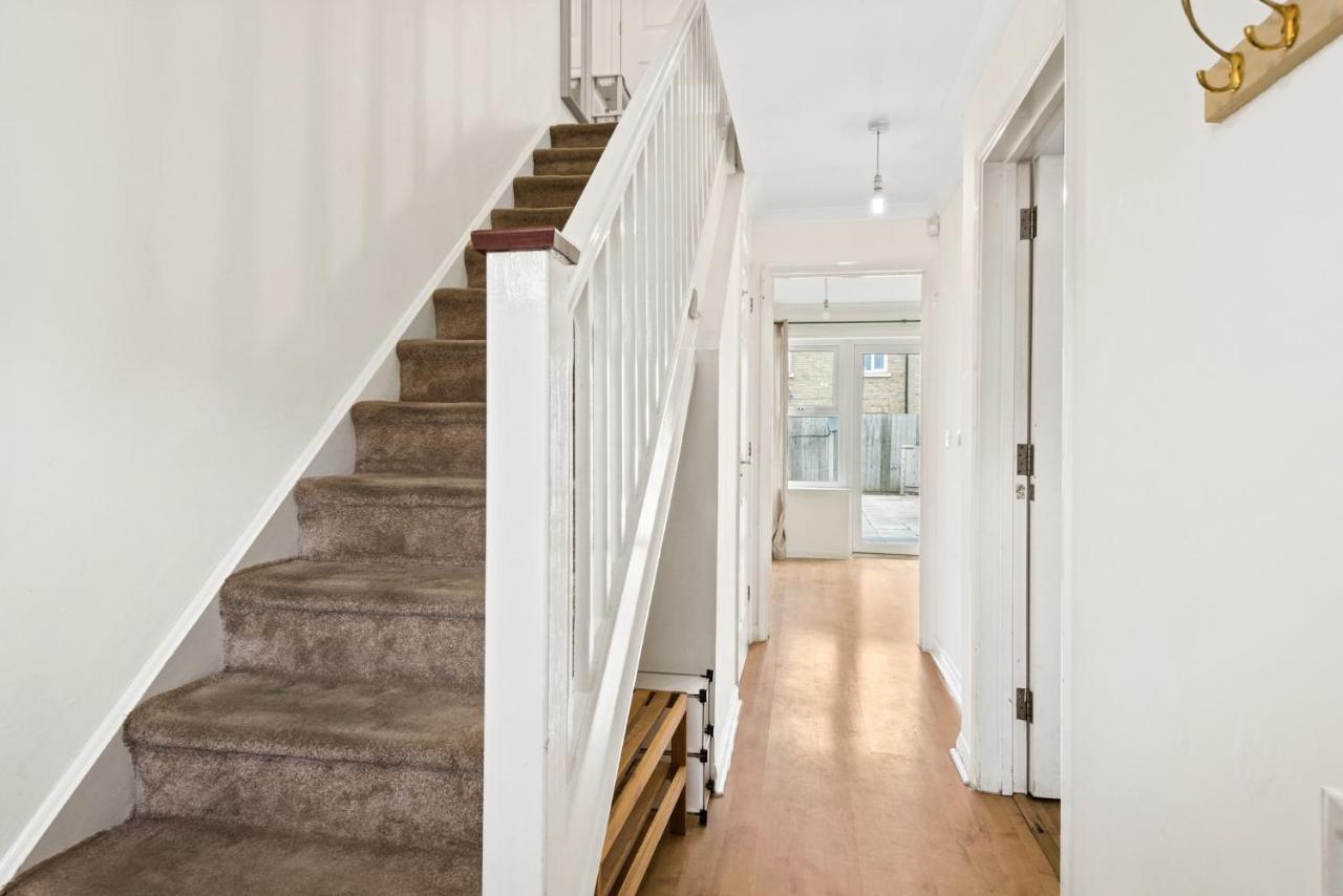 Vakantiehuis Super 2 Bedroom House Near Canary Wharf, O2 Arena & Excel For 5 People