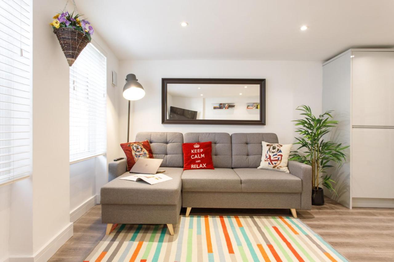 The Art Apartment *