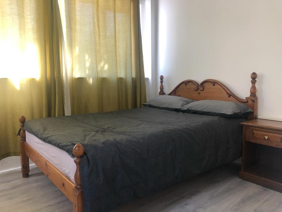 Double With Private Bathroom In A 2-bedrooms House Homestay