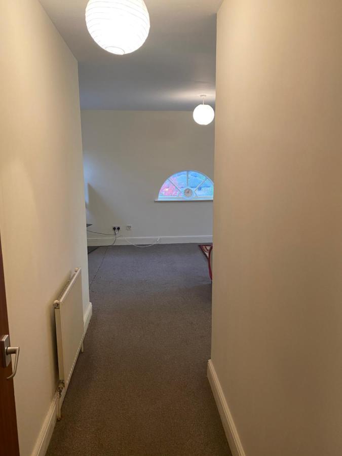 Spacious Neat Penthouse With Great View In * Londres