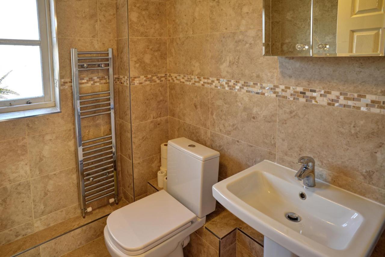 Modern & Spacious - Walk To Excel- Parking Londen
