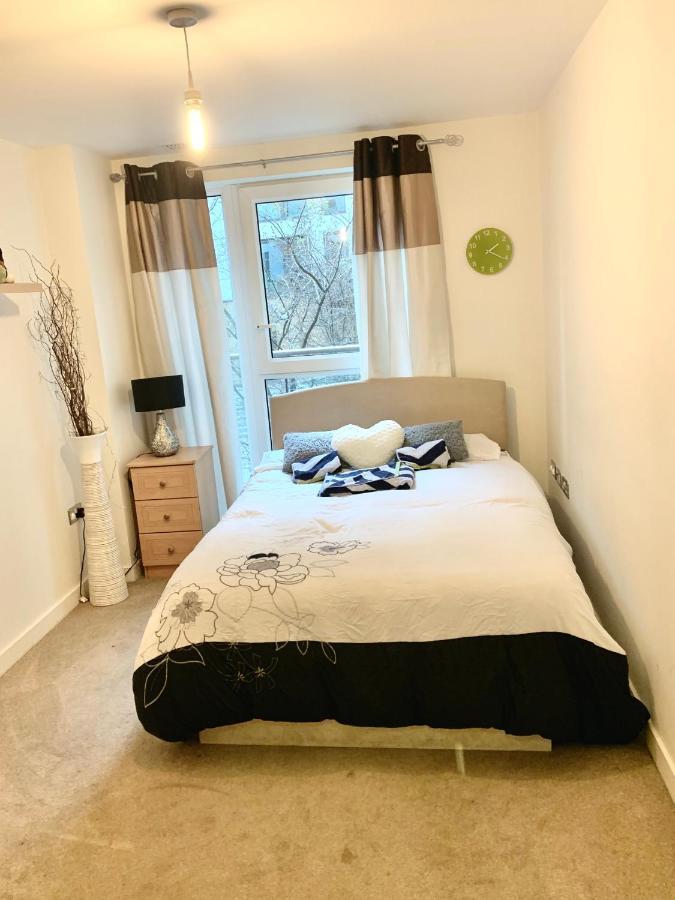 Bright And Modern Flat In Greenwich