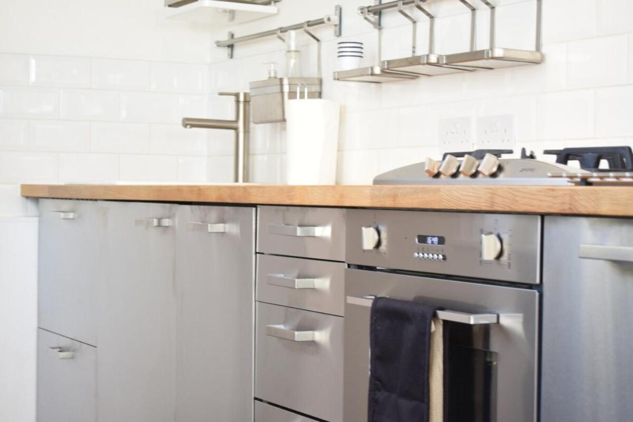 Airy Modern 1 Bed In Shoreditch Appartement Londen