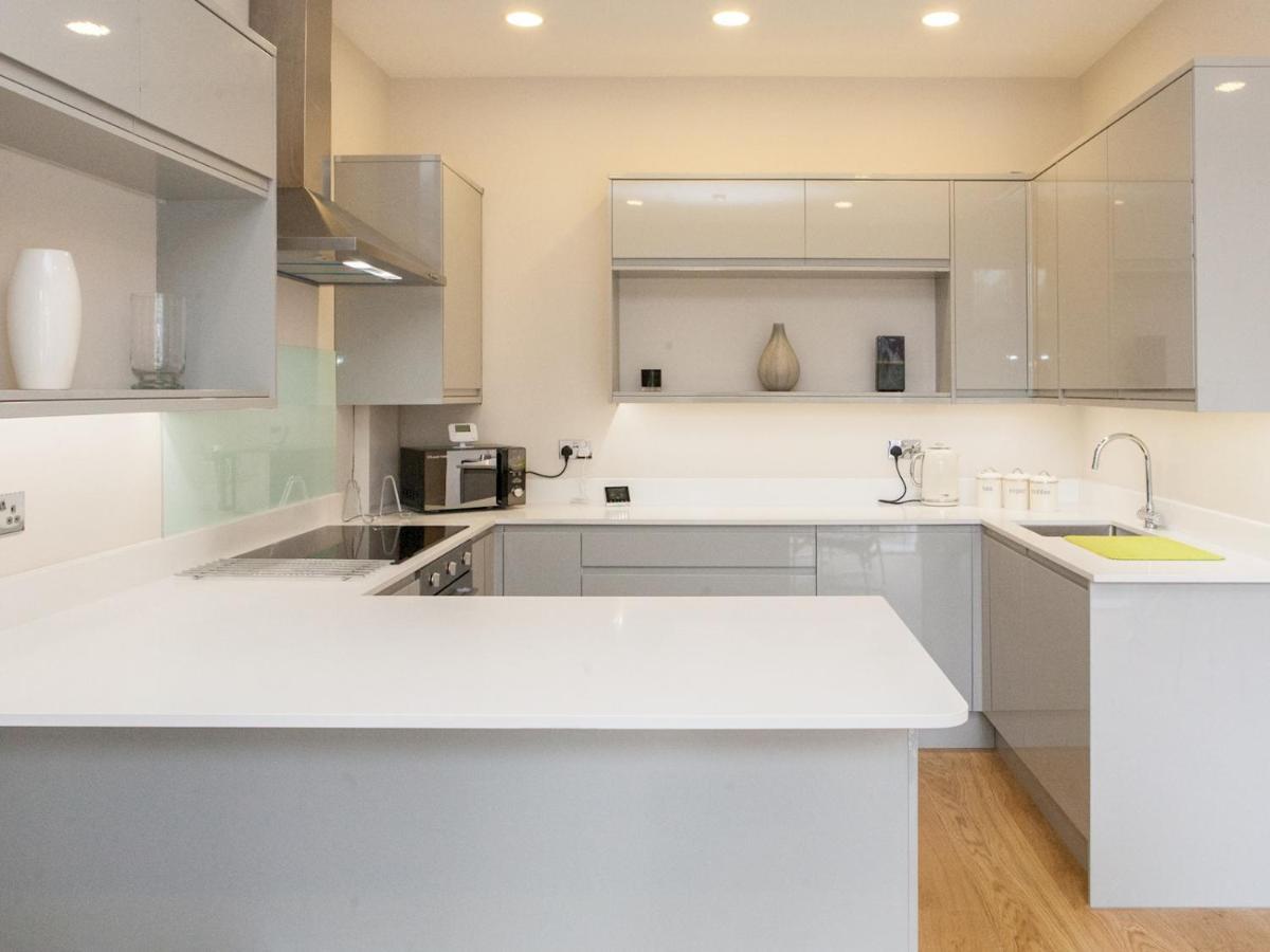 Pass The Keys - Spacious Flat With Private Sun Terrace In South East Apartment London