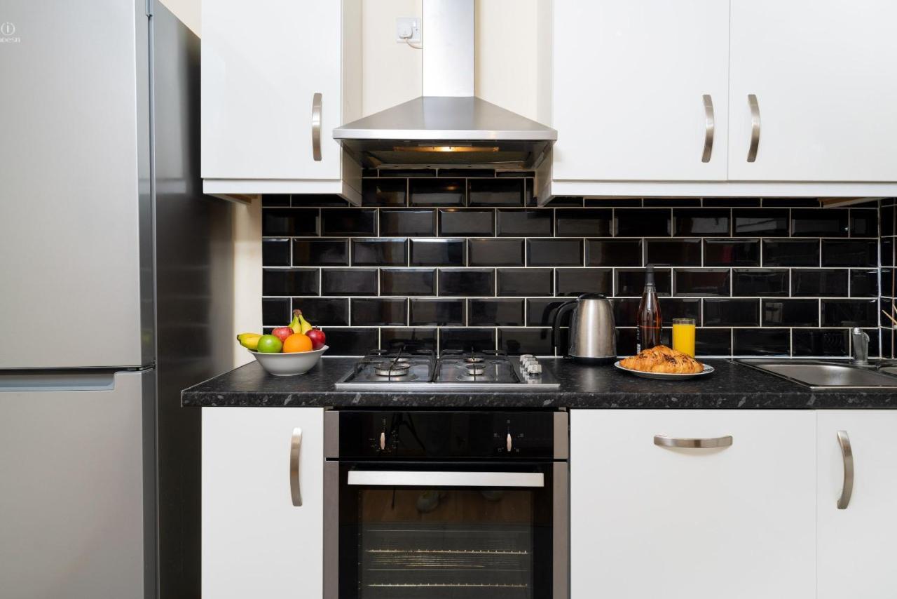 Single G1 * London